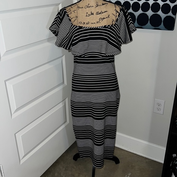 Romeo & Juliet Couture Dresses & Skirts - Romeo & Juliet Couture Dress Size Medium